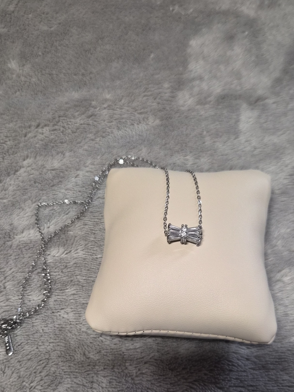 Silver Bow Pendant Necklace - Silver